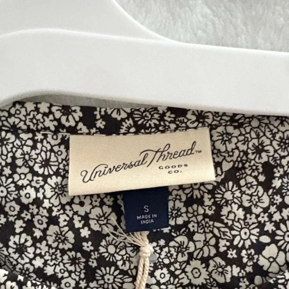 Universal Thread Black and White Floral Blouse ( 100% cotton) - Picture 3 of 6